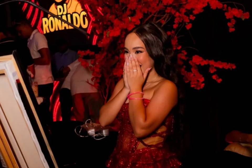 Debutante júlia vendo a pintur