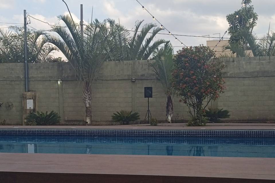 Cobertura área da piscina.