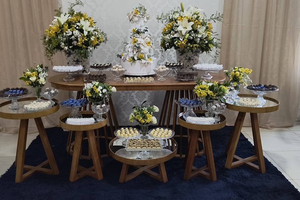 Mesa do bolo decorada