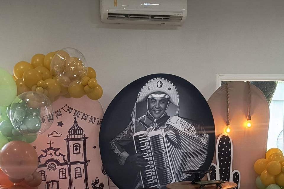 Mesa Aniversário Temático