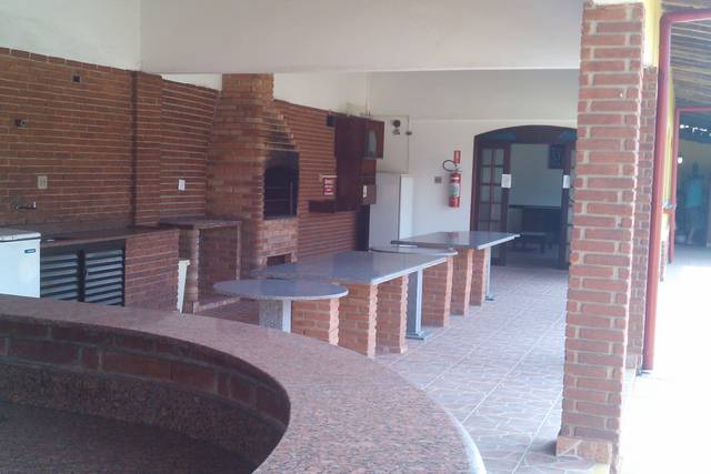 Bar,cozinha e churrasqueira