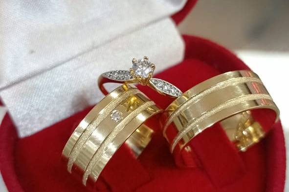 Aliança de noivado ou casamento BELEZA RARA 5mm em ouro 18K - Andrade  Alianças Joias