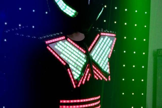 Robô de led para festas