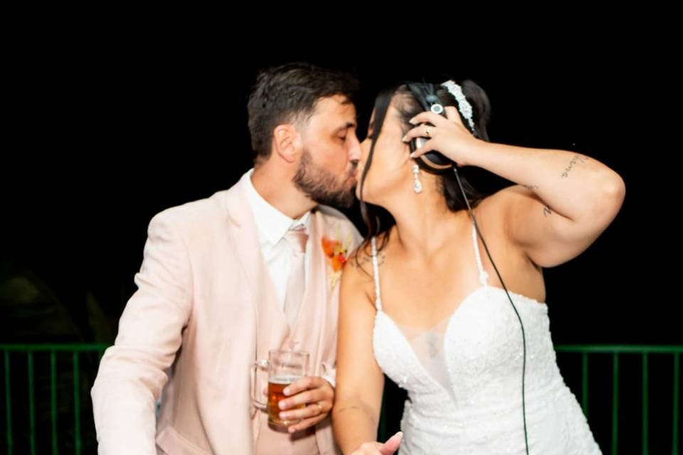Beijo casal na pista