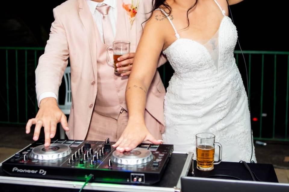 Casal curtindo a pista