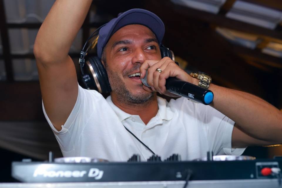 Dj chamando a galera pra pista