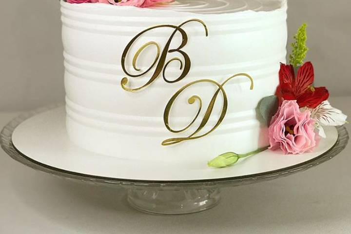 Bolo Masculino em Chantininho  Simple cake designs, Candy birthday cakes,  Buttercream cake decorating