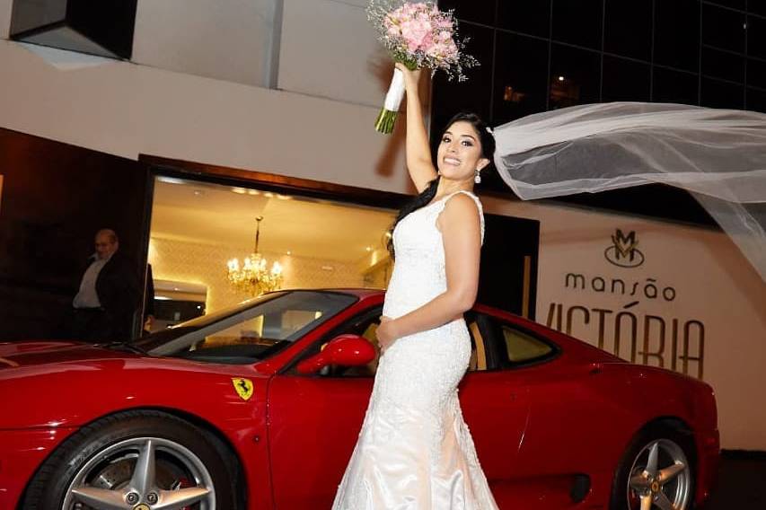 Casamento De Noiva Chegando De Ferrari