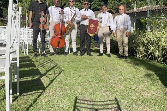 Trio Voz, violão e Sax