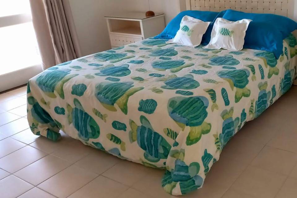 Suíte dupla, com sacada e ar condicionado