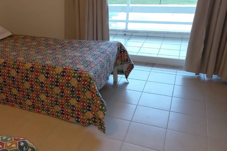 Suíte Tripla, com banheira e ar condicionado