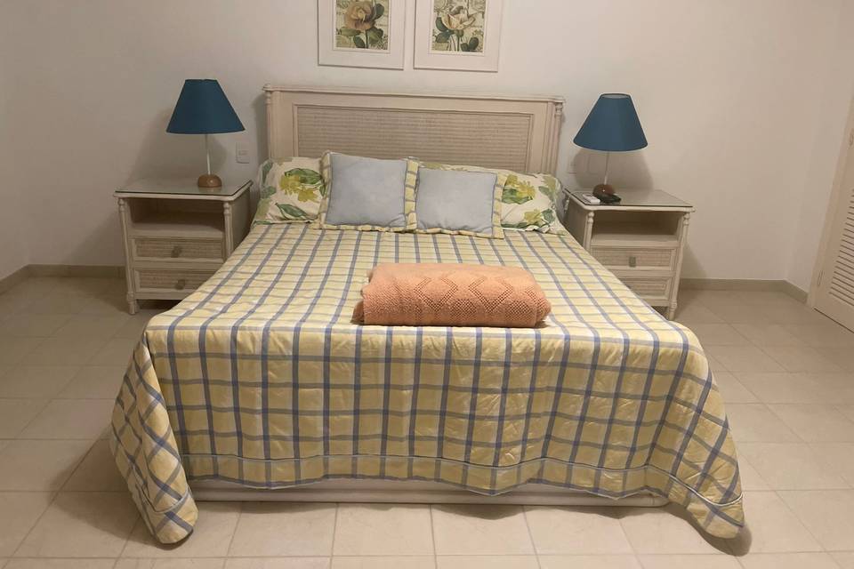 Suíte dupla, com banheira e ar condicionado