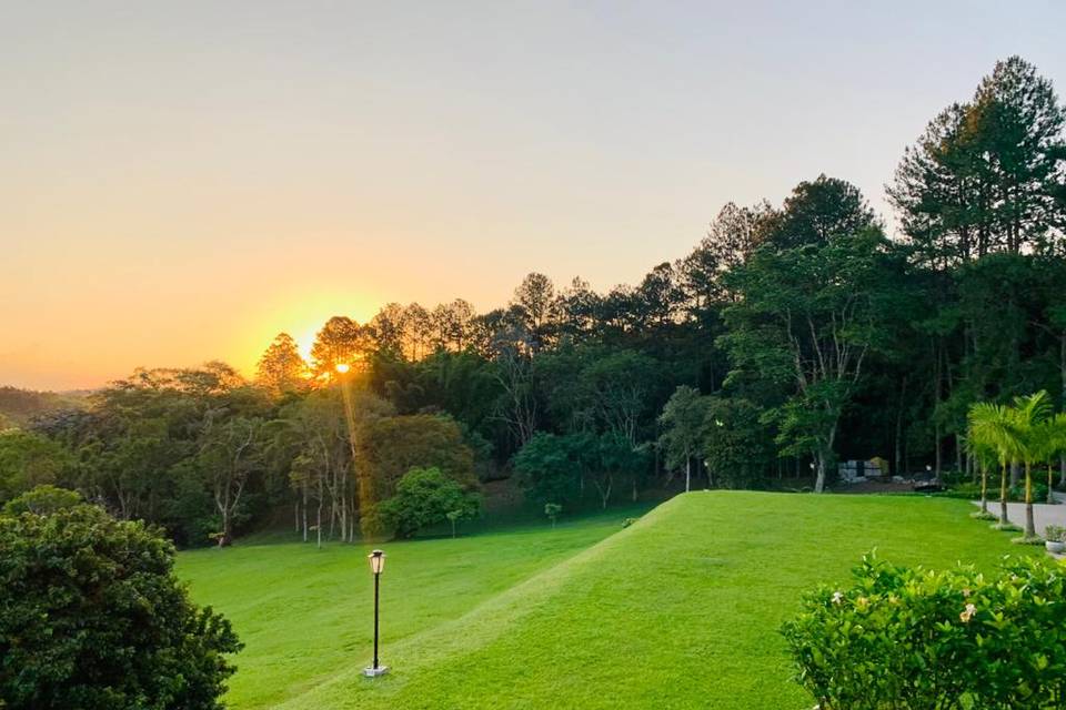 Gramado e pôr-do-sol