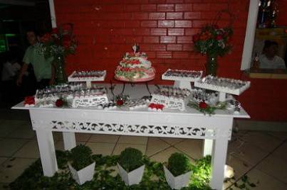 Mesa de bolo e doces