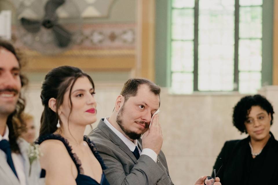 Observando detalhes da cerimôn