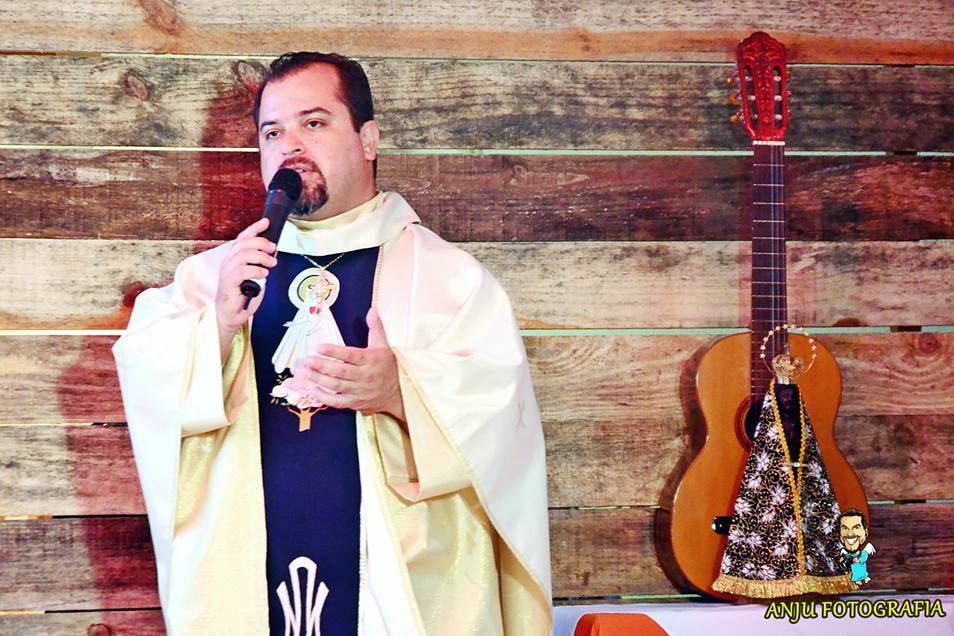 Padre Alex Daniel da Silva - Celebrante