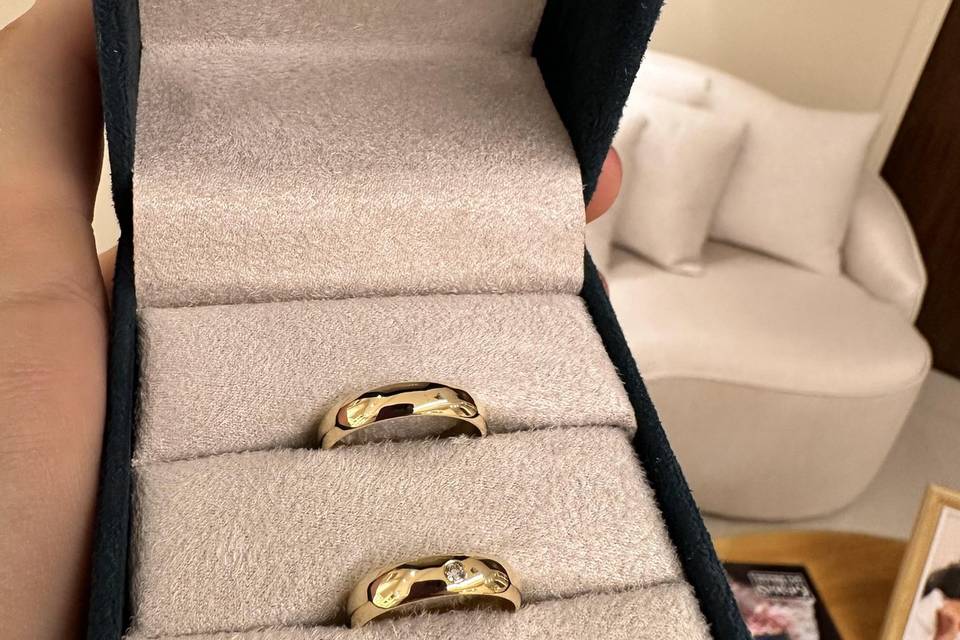 Alianças boleadas com 4 mm