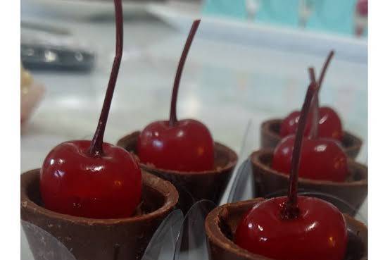 Copo chocolate trufado cereja