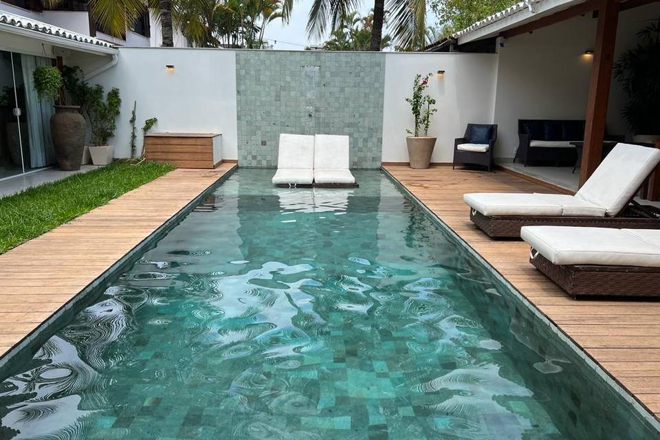 Piscina em pedra de hijau