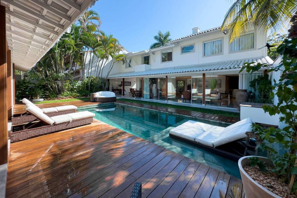Piscina e Deck