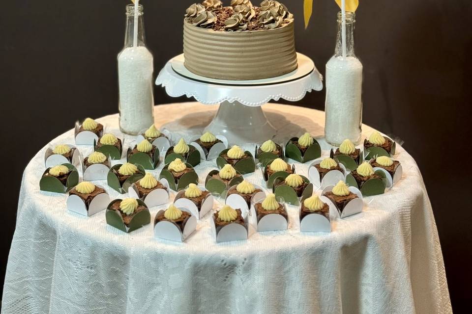 Mesa com mini brownie