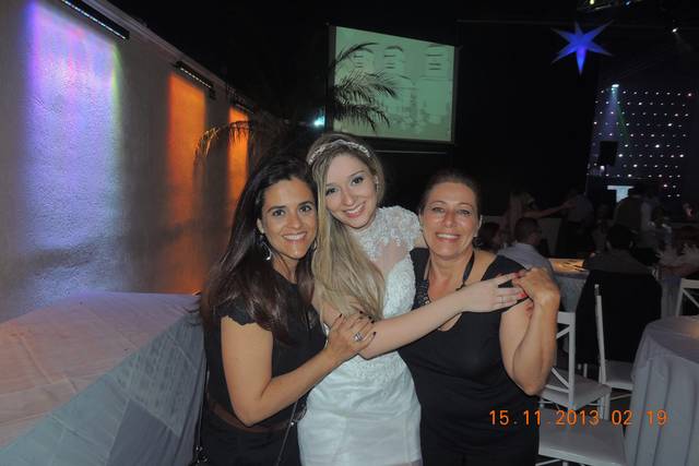 Assessoras e noiva