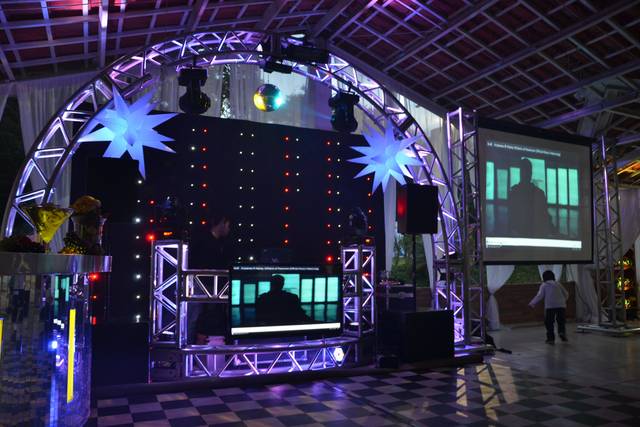 Pista meia ilgu com cabine Dj