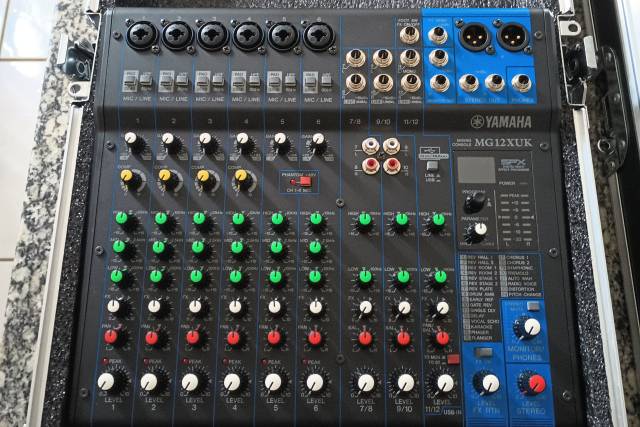 Mesa de som Yamaha MG12XUK