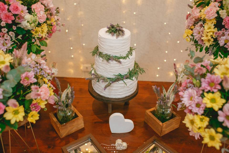 Mesa do bolo flores naturais