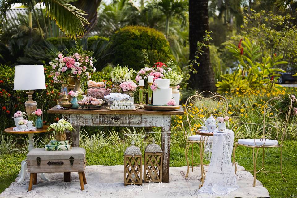 Mesa de bolo e doces