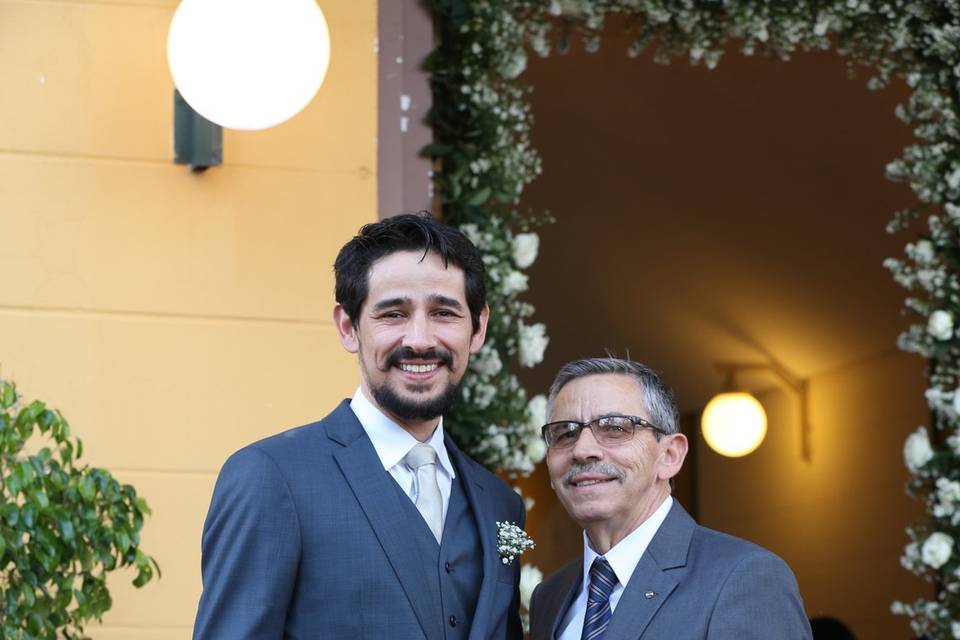 Foto do noivo com o pai