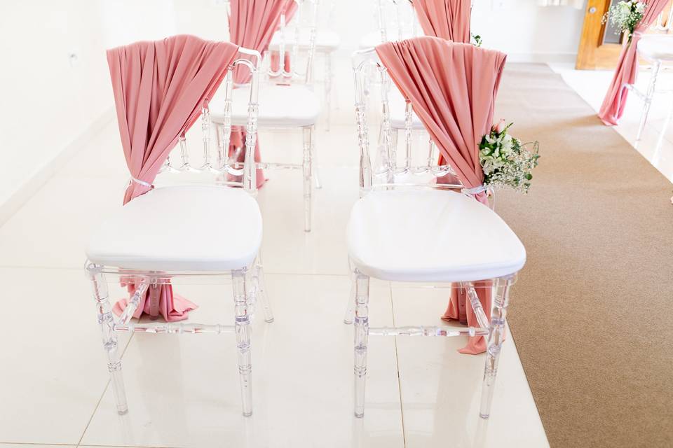 Cadeiras com detalhes Rosê