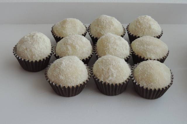 Brigadeiros de leite ninho