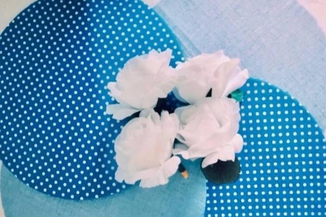 Kit poá branco com fundo azul