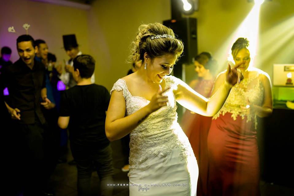 Noiva dançando
