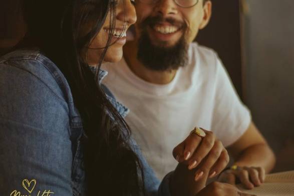 Um casal que celebra o amor