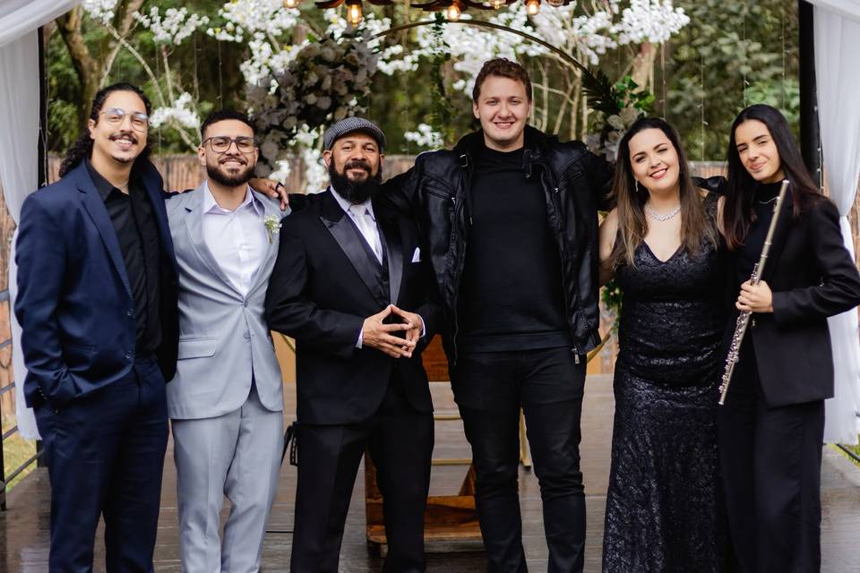 Banda completa! Gente feliz!
