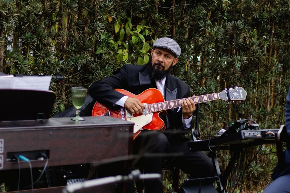 Eduardo Barros Pro & Banda