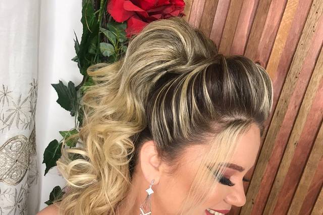 Penteado e maquiagem