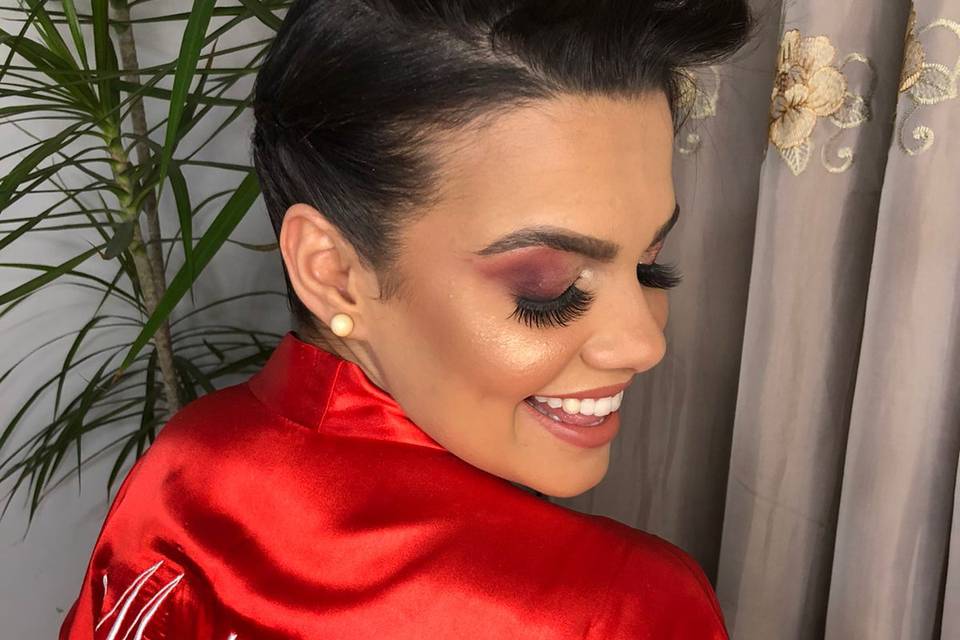 Penteado e maquiagem