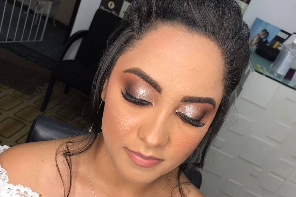 Penteado e maquiagem
