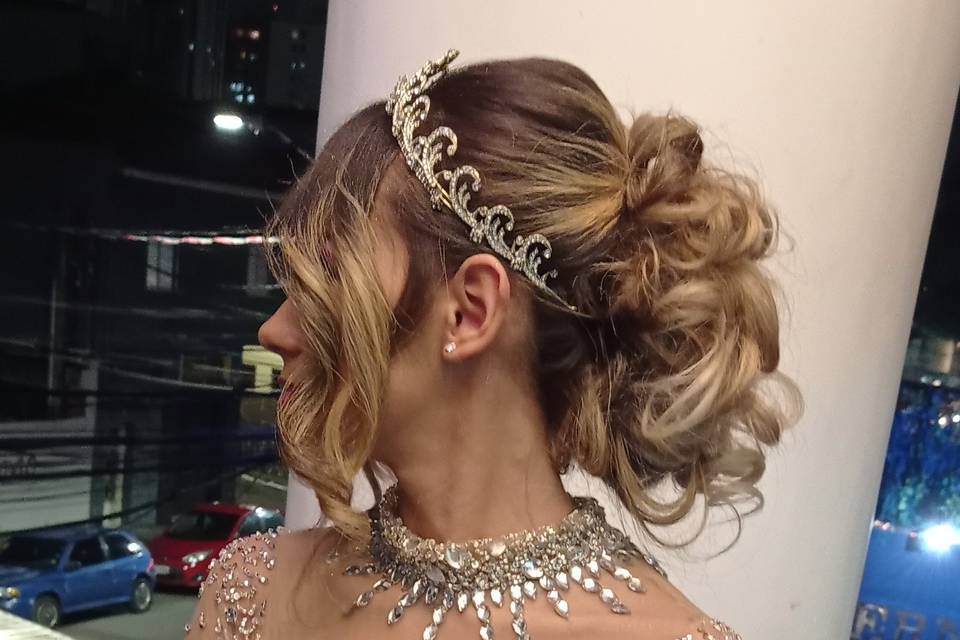 Penteado e maquiagem