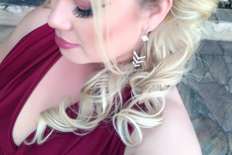Penteado e maquiagem