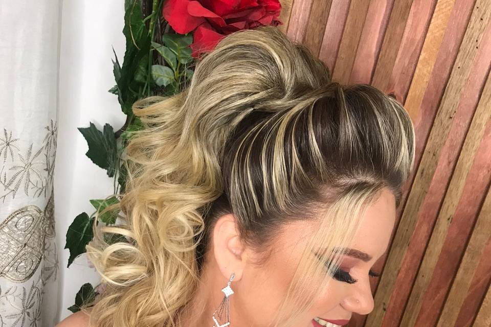 Penteado e maquiagem