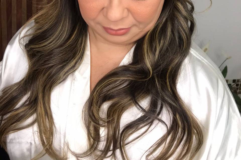 Penteado e maquiagem