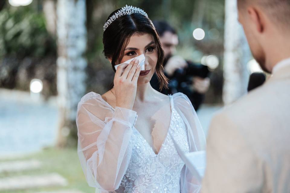 Noiva emocionada
