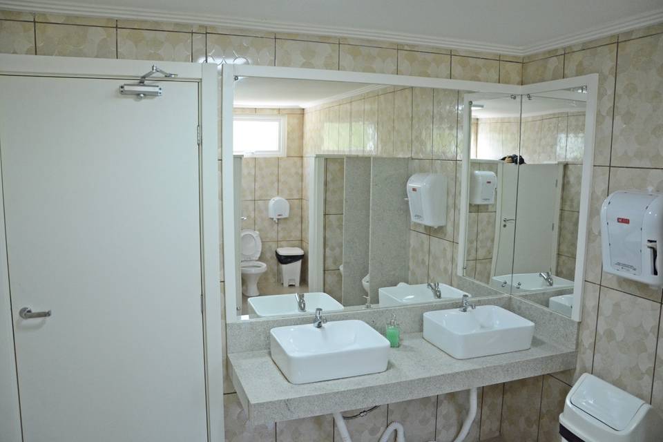 2 banheiros, com acesso para c