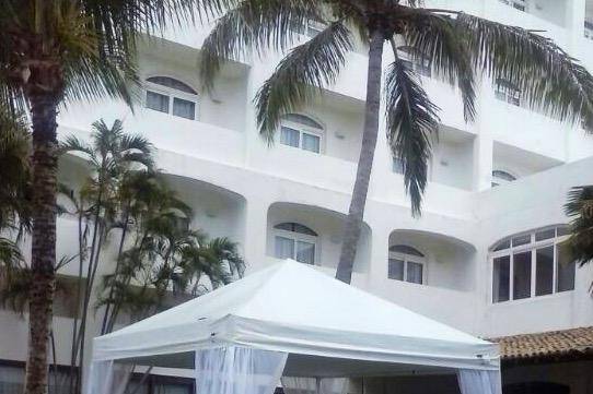 Tenda piramidal branca