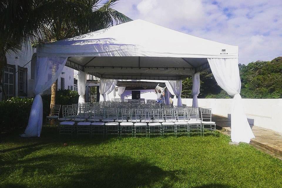 Tenda piramidal branca