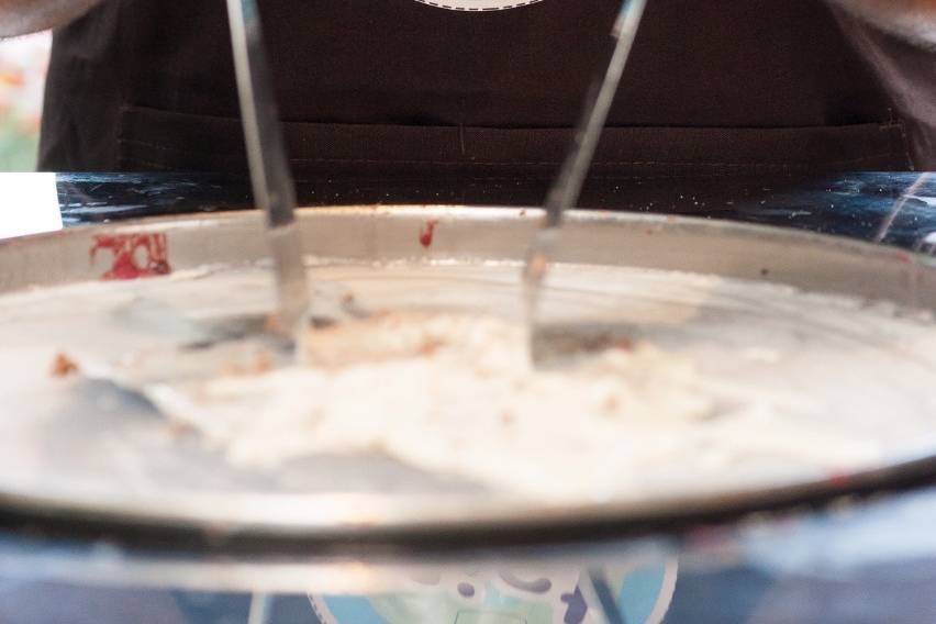 Espatulando gelatto base leite